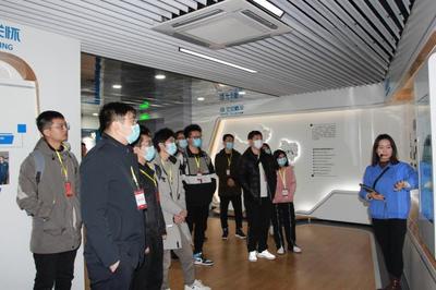 校企攜手促發(fā)展，技術交流譜新篇——電子工程學院組織畢業(yè)班學生赴陜西凌云電器集團參觀交流